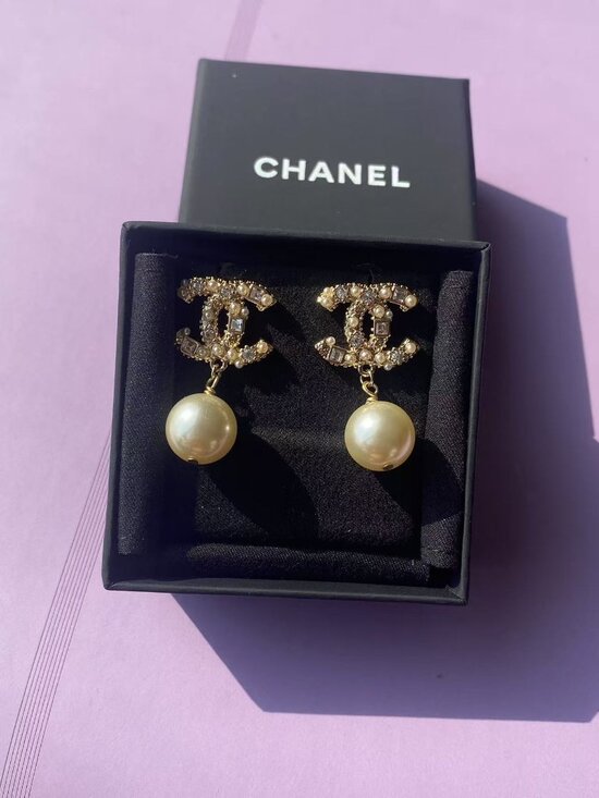 CHANEL Jewelry - ✨ Chanel CC Pearl Drop Earrings ✨